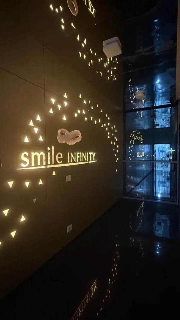 Backlit Smile Infinity® sign at the entrance of the Beirut medical centre